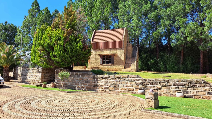 8 Bedroom Property for Sale in Clarens Free State